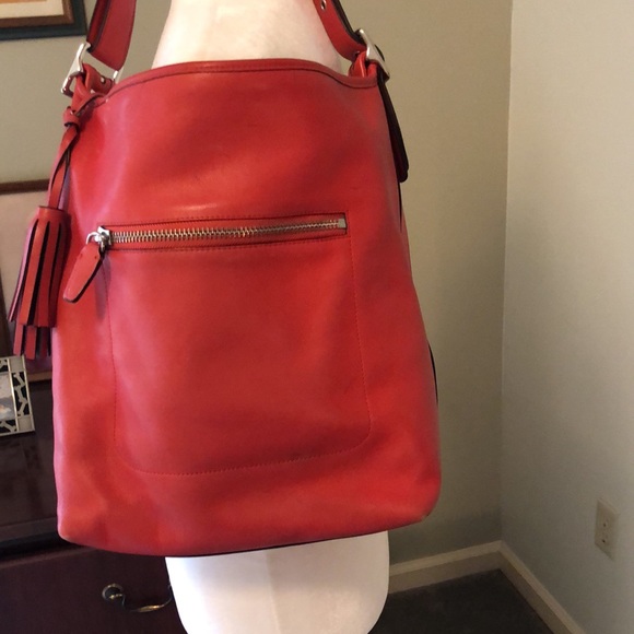 Get ready for spring with a beautiful coral handbag !! Coach Hobo bag - Picture 4 of 9